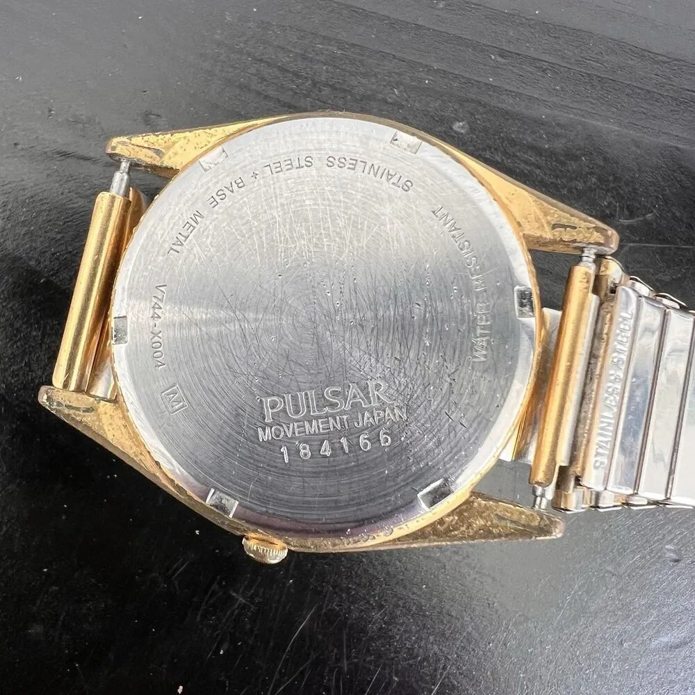 Vintage Pulsar Presidential Mens Watch 35mm Day Date Gold Tone V744-X004 Bezel